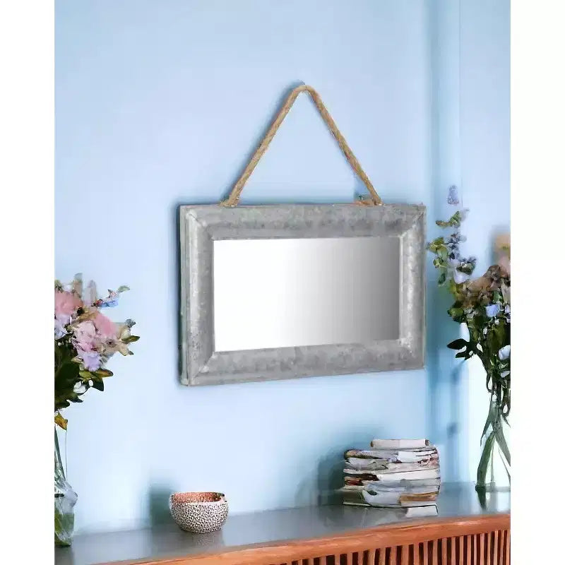 9 Miroir d'appoint encadré en métal argenté